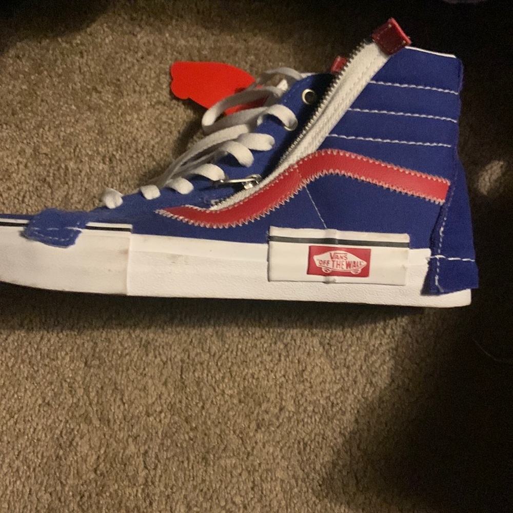 Vans - Picture 1 of 4